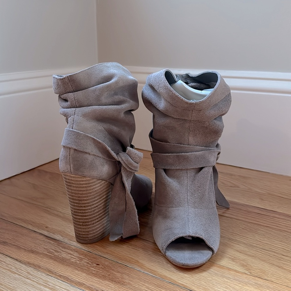 NWT- Nine West Ronia Peep Toe Booties Gray Suede Leather Sz 7 1/2